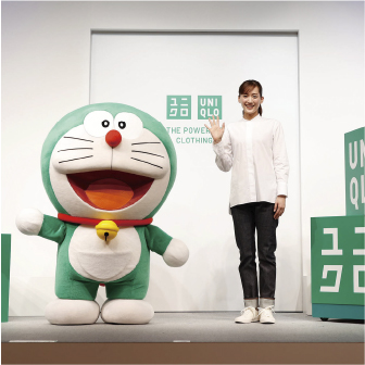 Doraemon Sustainability Mode and Ms. Haruka Ayase (actor) at the announcement ceremony ©Fujiko-Pro